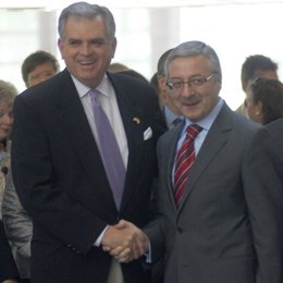 José Blanco y Ray Lahood en la estación de AVE de Atocha
