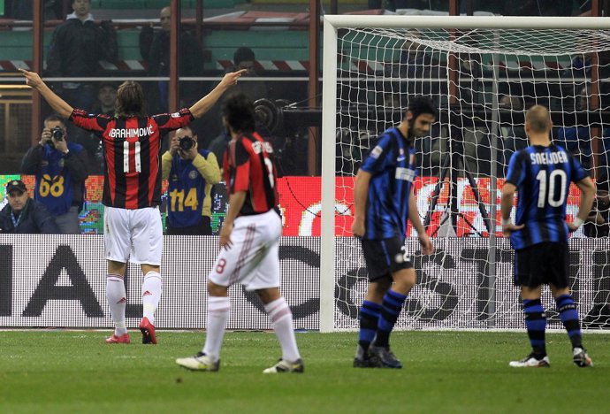 Ibrahimovic celebra el gol del triunfo del Milan sobre el Inter