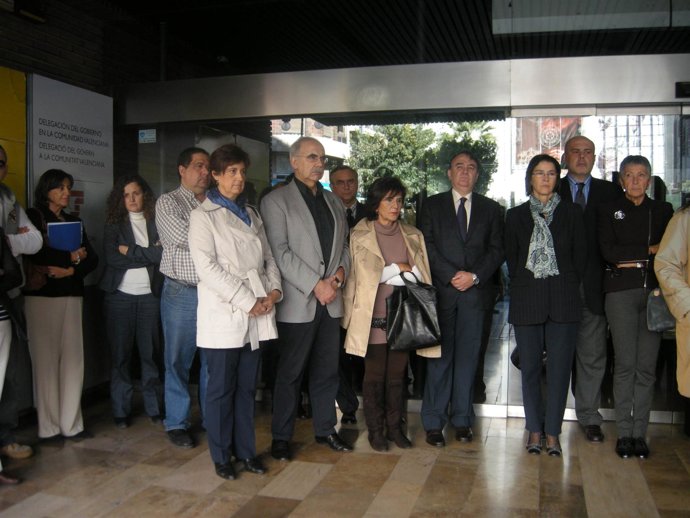 Peralta y compañeros guardan 5 minutos de silencio