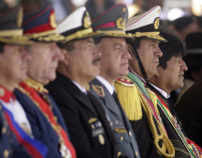 Presidente de Bolivia, Evo Morales, con el ejército