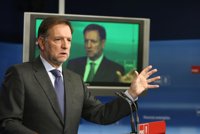 Iglesias pide al PP que aclare el patrimonio de Cospedal y lo llama partido de "los trabajadores muy bien pagados"