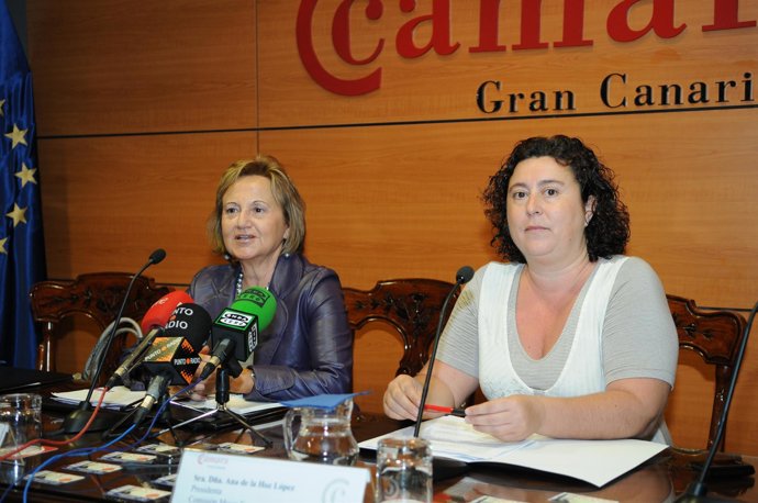 De derecha a izquierda, la presidenta de la Comisión de Mujeres Empresarias de l