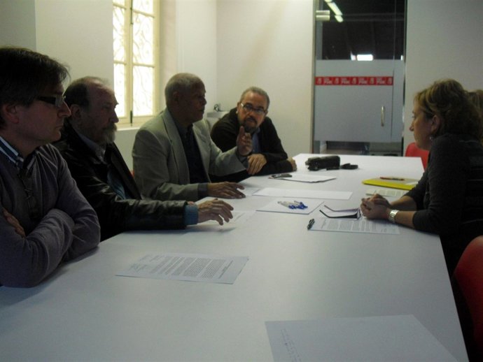 Ana Barceló y el delegado provincial del Frente Polisario durnate su encuentro e