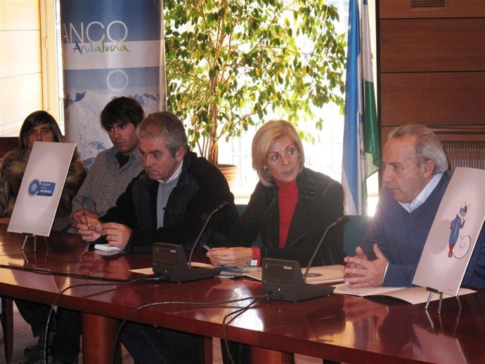 La directora de Cetursa, María José López, y el presidente de los empresarios de