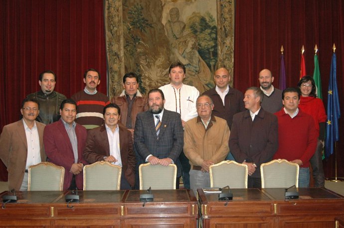 Sánchez Villaverde con los alcaldes ecuatorianos