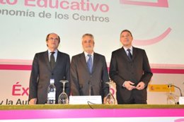 El ministro de Educación, Ángel Gabilongo, junto con Griñán y Álvarez de la Chic