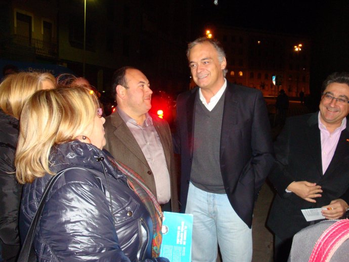 González Pons, de campaña en Figueres (Girona)