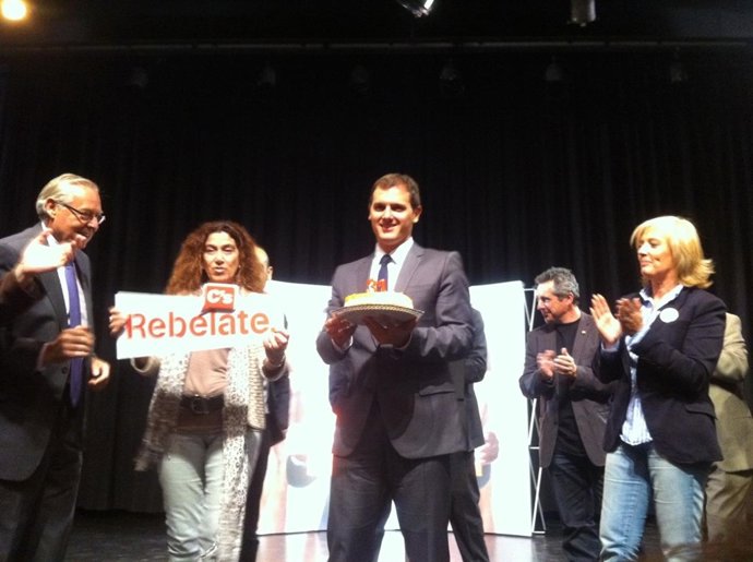 A.Rivera celebra su cumpleaños en campaña