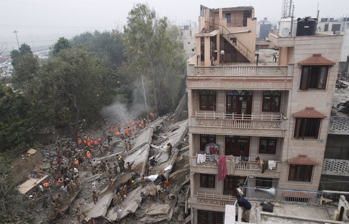 Se derrumba un edificio en India (Nueva Delhi)