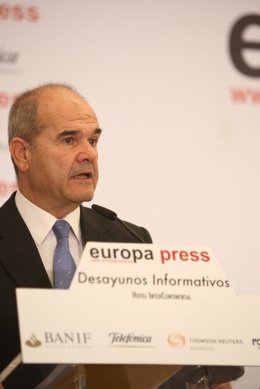 Primer plano de Manuel Chaves, en desayunos de EP