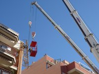 Vecinos desalojados en El Vendrell dicen que se sentían "muy inseguros" con la grúa que cayó sobre dos edificios