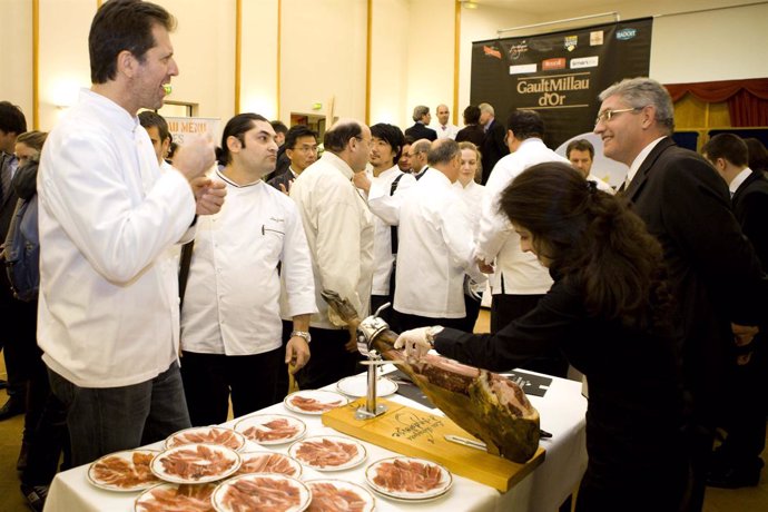Promoción del jamón ibérico en la entrega de premios al mejor cocinero de París 