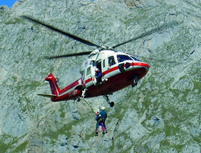 Imagen de archivo del helicóptero del Gobierno de Cantabria