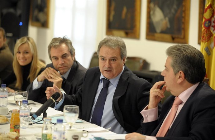 Rus durante el desayuno informativo