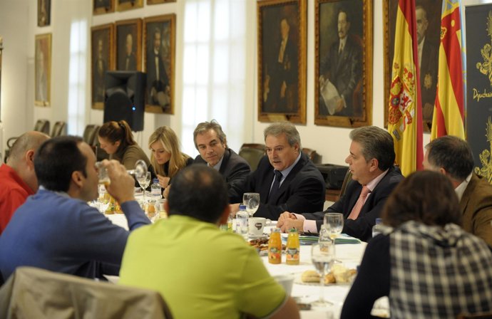 Rus durante el desayuno informativo