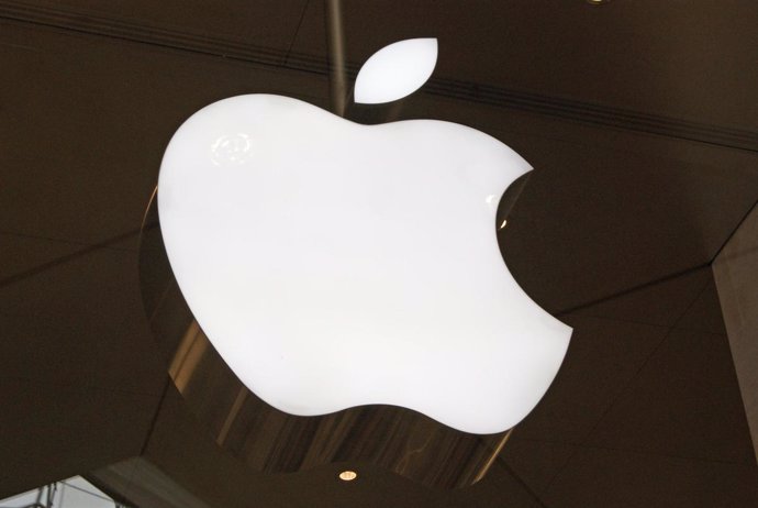 Logotipo de Apple en una de sus tiendas