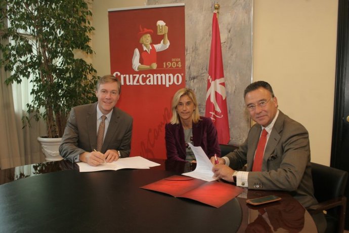 Firma acuerdo entre Fibes y Cruzcampo