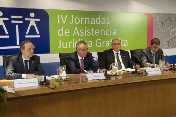 Inauguración de las IV Jornadas de Asistencia Jurídica Gratuita en Pamplona.