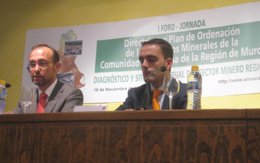 El consejero de Universidades, Empresa e Investigación, Salvador Marín, inaugura