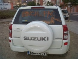 Vehículo de Egmasa sobre el que se han realizado pintadas esta madrugada