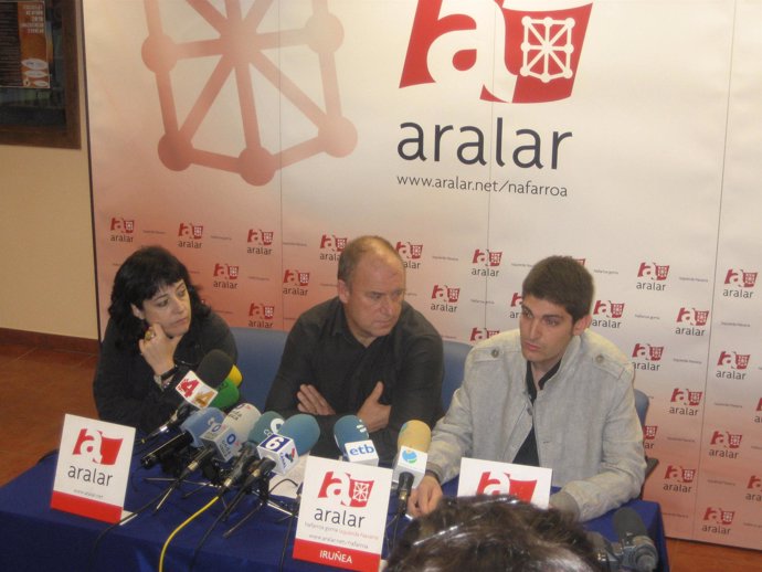 Los dirigentes de Aralar Asun Fernández de Garaialde, Txentxo Jiménez y Aritz Ro