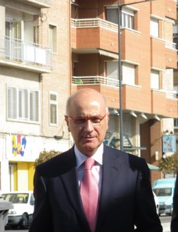 Josep Antoni Duran i Lleida, paseando por Lleida