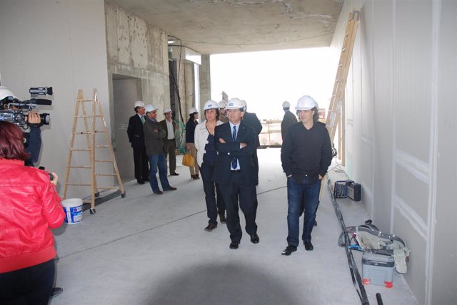 Vicens Thomàs visita las obras del nuevo centro sanitario