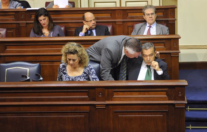 Fotos El Presidente Del Gobierno, Paulino Rivero, Asiste Al Pleno Del Parlamento