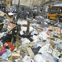 Nápoles vive con 2.800 toneladas de basuras en las calles