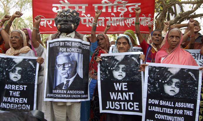 Manifestaciones en La India por el desastre de Bhopal