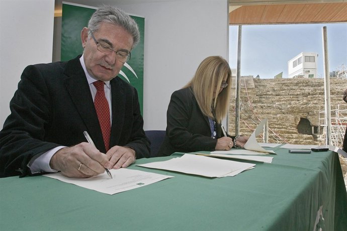 Nota Y Foto De Obras Públicas Y Cultura