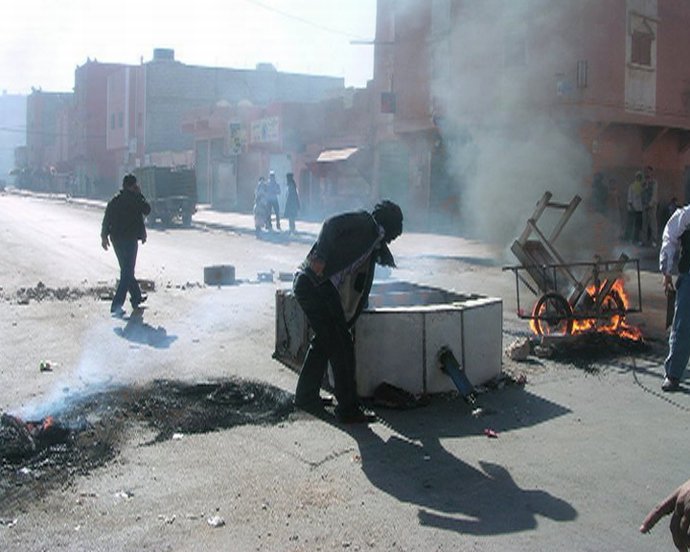 Activistas aseguran que la policía marroquí saco anoche del Aaiún "muchos cadáve