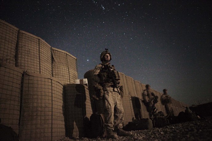 Soldados montan guardia en Afganistán