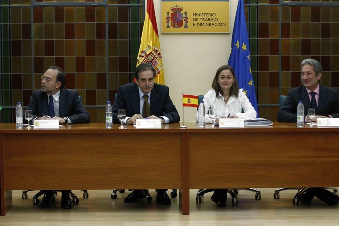 Valeriano Gómez se reúne con las CCAA para hablar sobre empleo