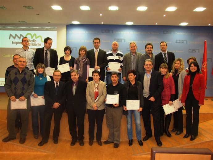 Sanzberro entrega los diplomas a las pymes participantes en el programa 'Empresa