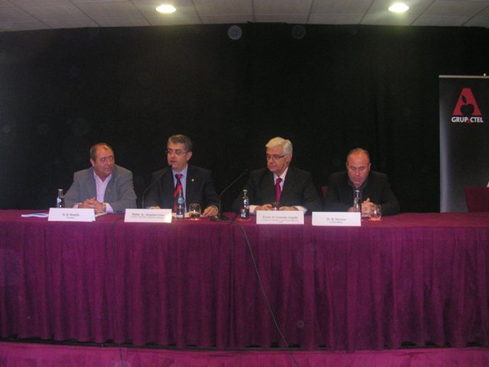 El conseller Joaquim Llena en la asamblea de Actel