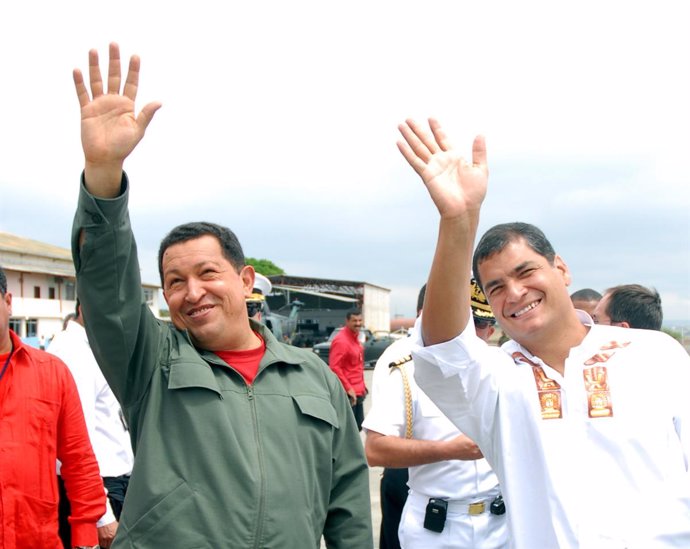 Los presidentes de Venezuela, Hugo Chávez; y de Ecuador, Rafael Correa.