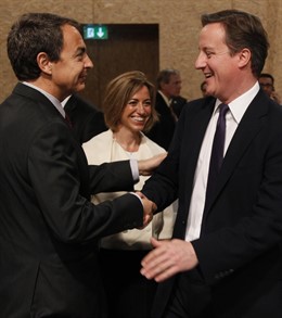 Chacón, Zapatero y Cameron en la cumbre de la OTAN