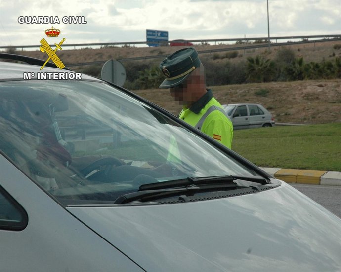 Momento en que el infractor es detenido por la Guardia Civil