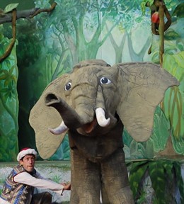 Actuación de Teatro Mutis.