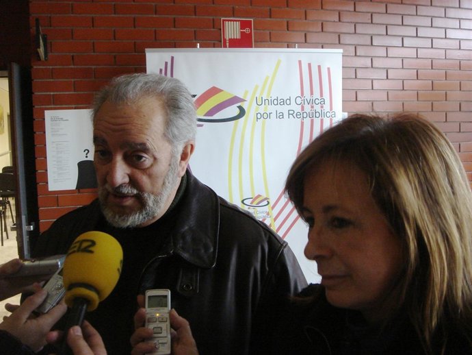 Anguita ante los medios de comunicación