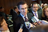 Feijóo exige "sentido común" para no "poner en riesgo" la sanidad pública y desea a Pajín "suerte" en su gestión