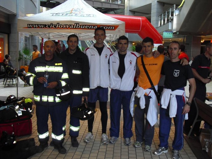 Imagen de los bomberos participantes en la prueba