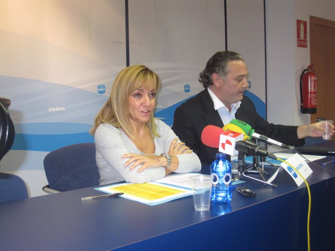 Alredo Prada e Isabel Carrasco en la presentación de la I Cumbre del PP en el Ex