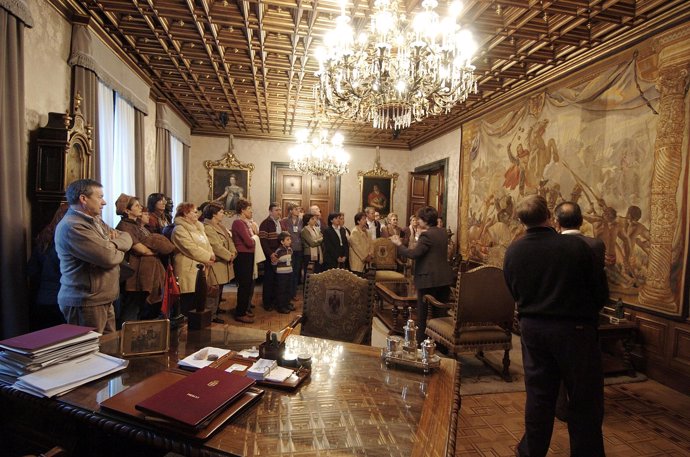 Imagen de  una visita guiada al Palacio de Navarra.
