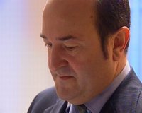 PNV replica a López que él solo "se está cortando la cabeza" en el cuello  