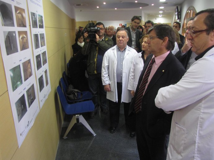 Vicens Thomàs durante su visita al Hospital General de Palma