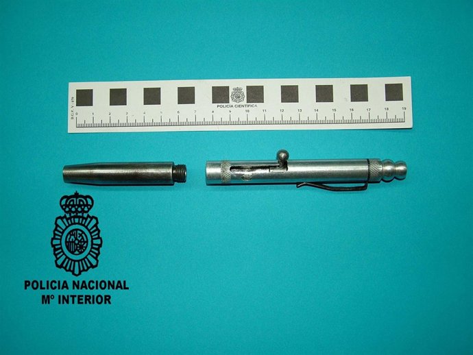 Bolígrafo pistola intervenido en la operación