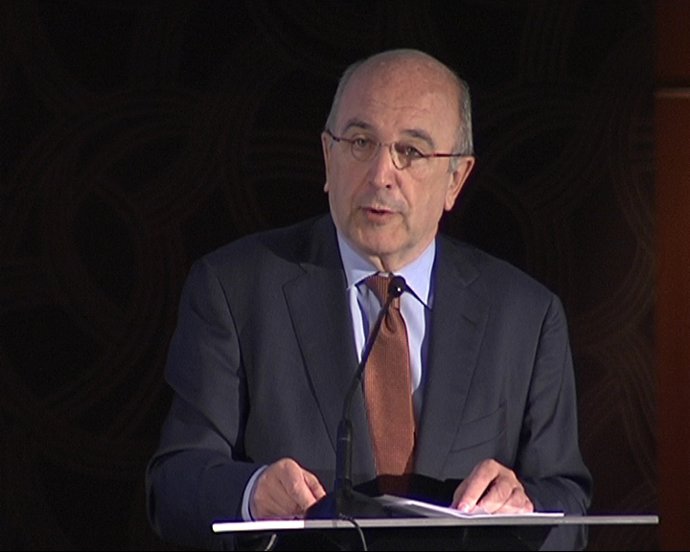 Almunia urge a consolidación fiscal 