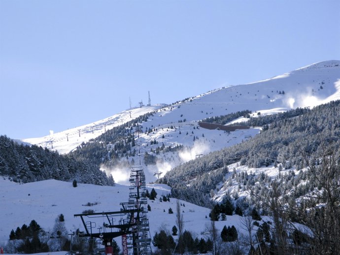 Nieve en la estación de Cerler